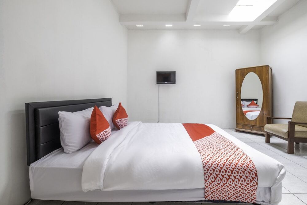 Паромпонг: OYO 2381 Nabila Residence Syariah