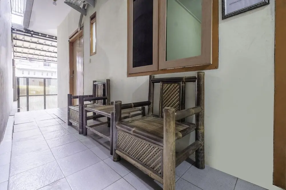 Паромпонг: OYO 2381 Nabila Residence Syariah