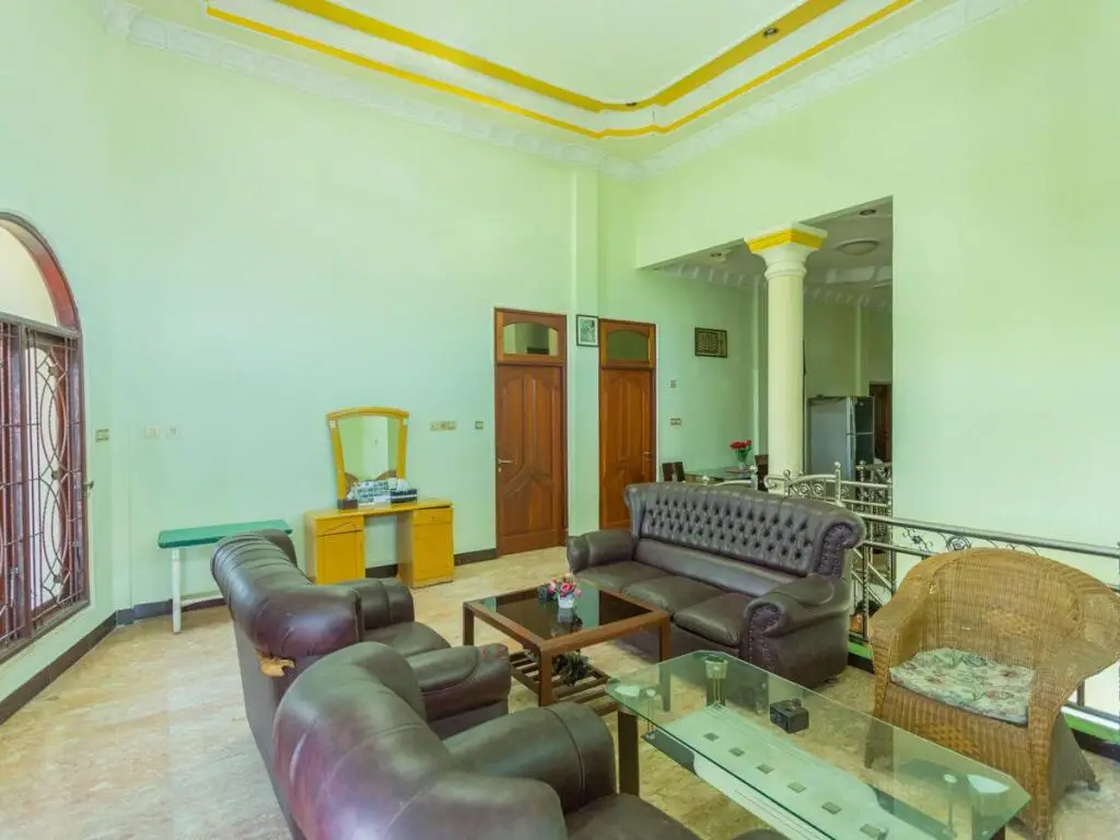 Матарам: OYO 2848 Senaz Guesthouse
