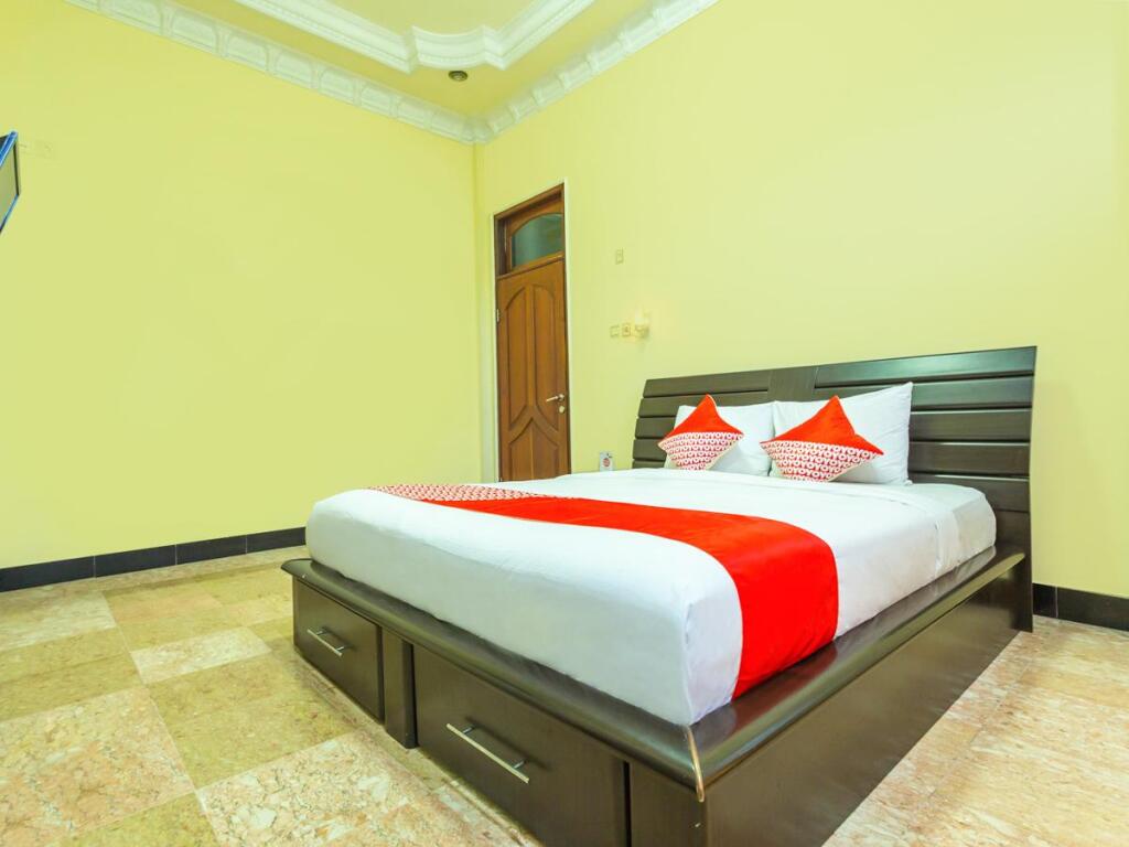 Матарам: OYO 2848 Senaz Guesthouse