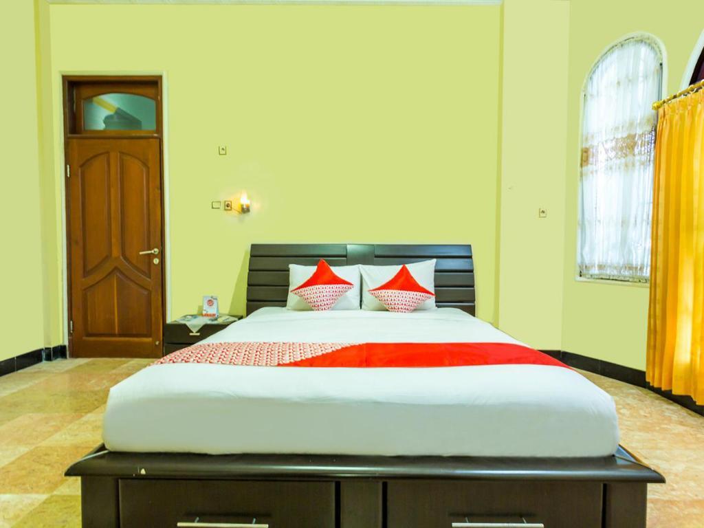 Матарам: OYO 2848 Senaz Guesthouse