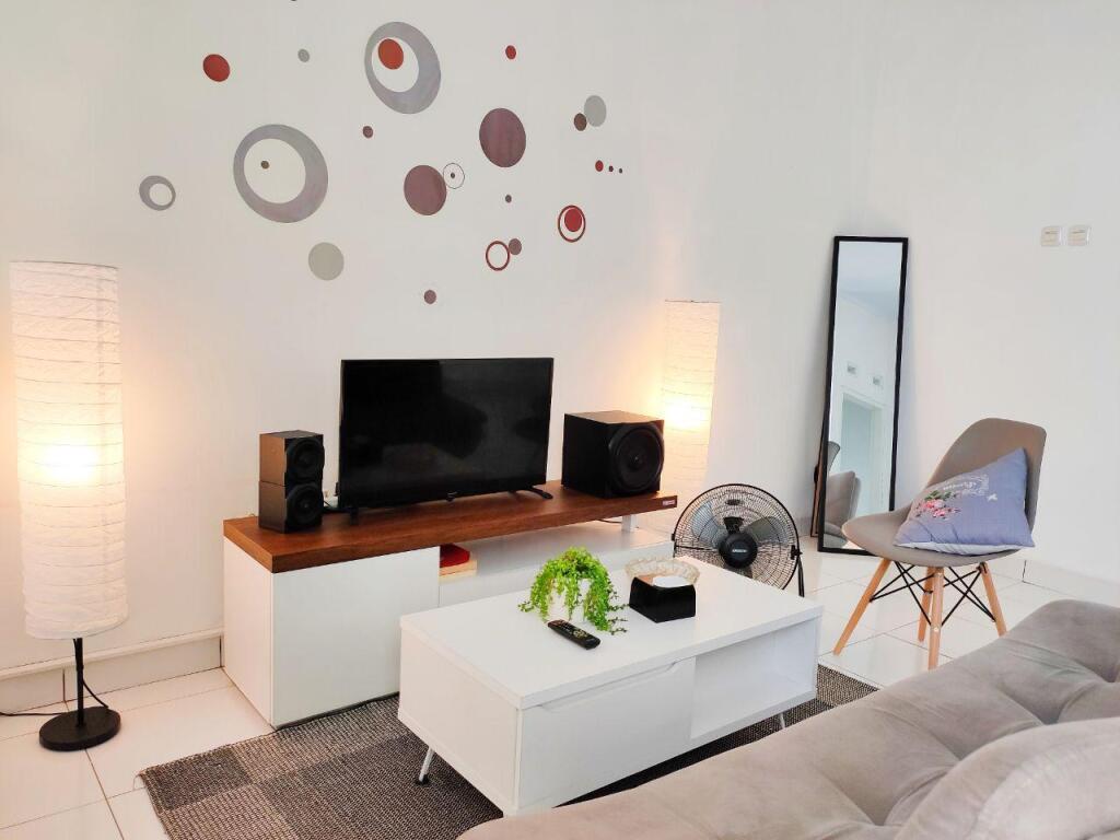 Чиребон: SLEEP HOUSE Cirebon Homestay
