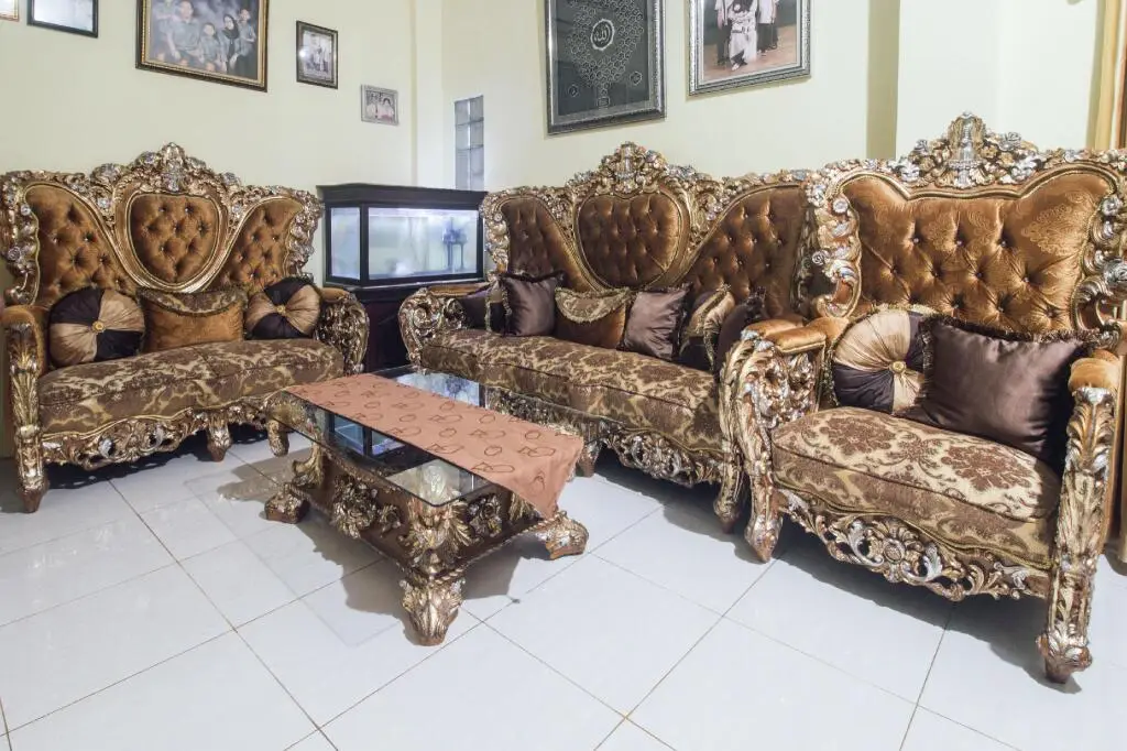 Амбон: OYO 2165 Alyah Guest House Syariah