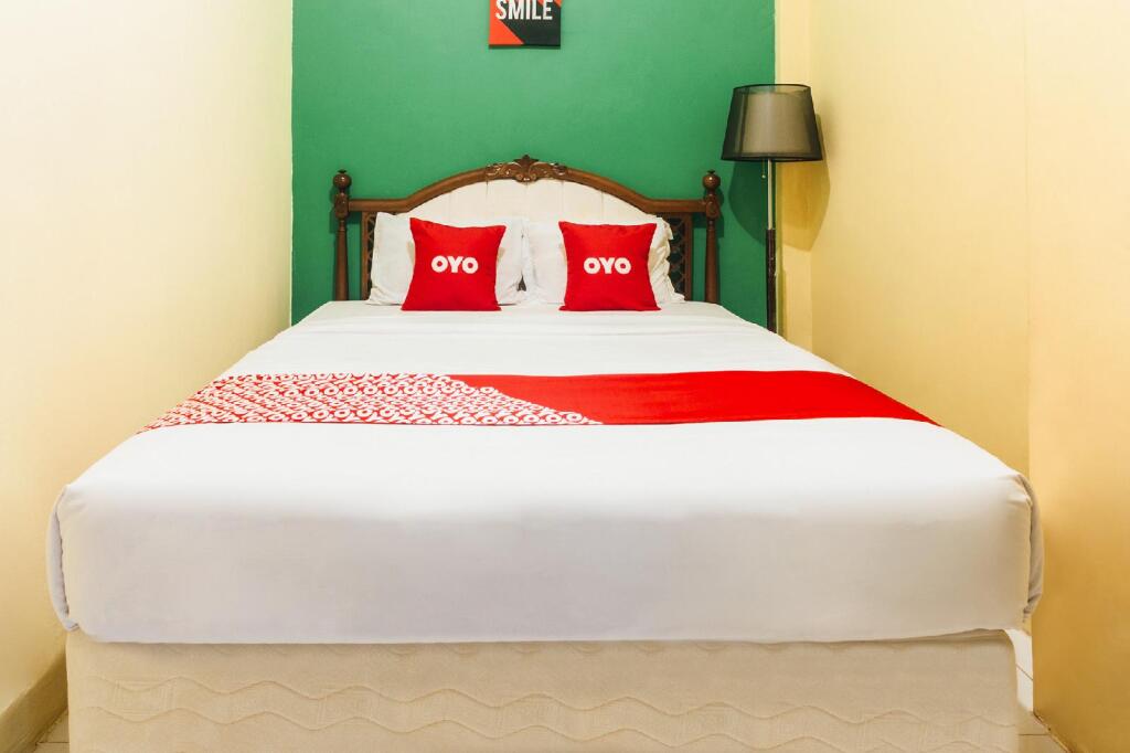 Амбон: OYO 2165 Alyah Guest House Syariah
