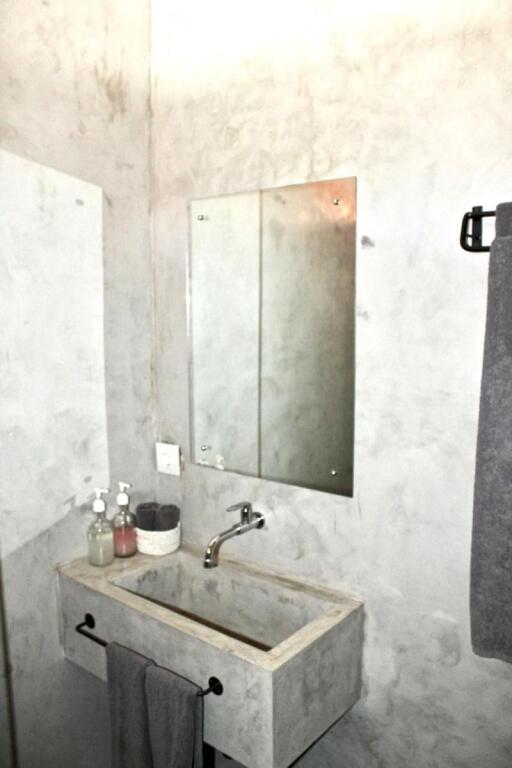 Пекату: The Room Padang-Padang
