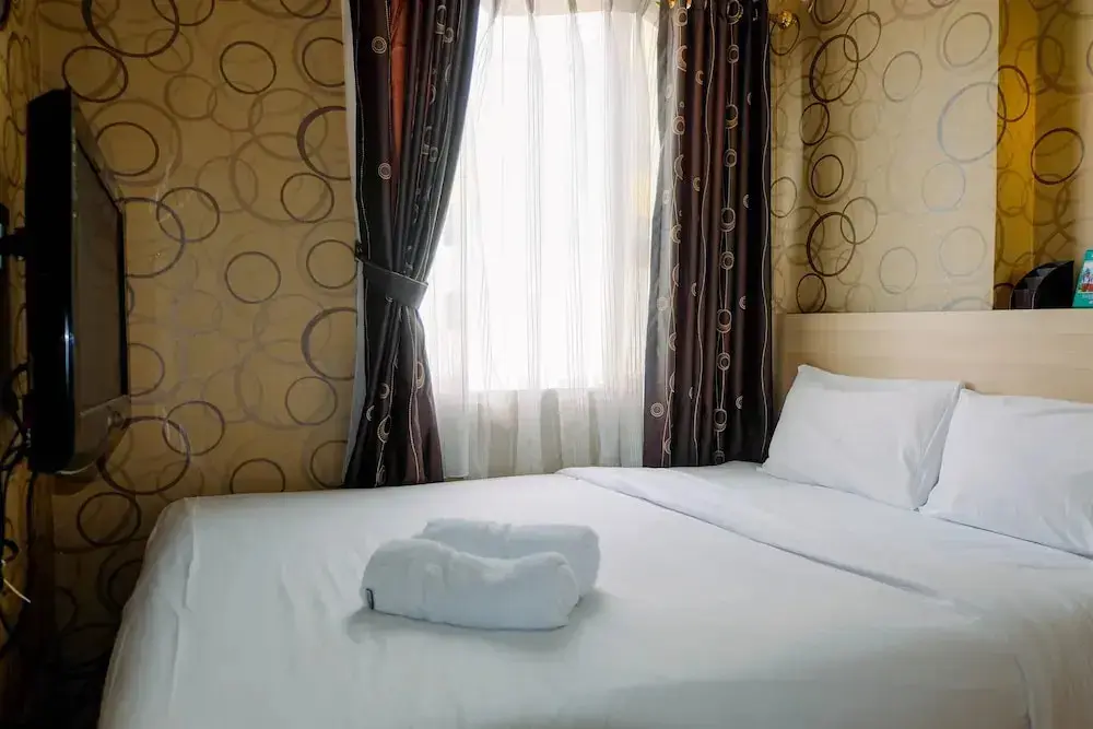 Джакарта: Comfy City View 1BR Apartment Menteng Square