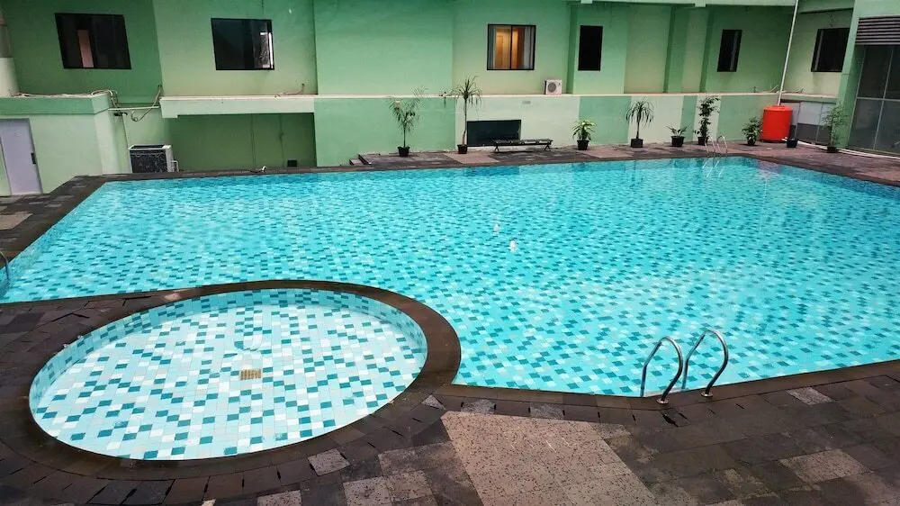 Джакарта: Comfy City View 1BR Apartment Menteng Square