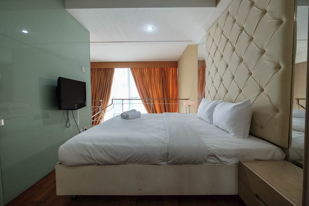 Джакарта: Spacious 1BR Two-Level Apartment at CityLofts Sudirman