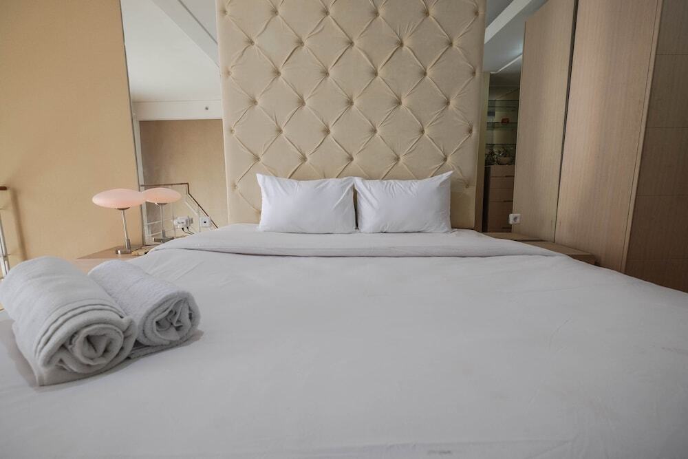 Джакарта: Spacious 1BR Two-Level Apartment at CityLofts Sudirman