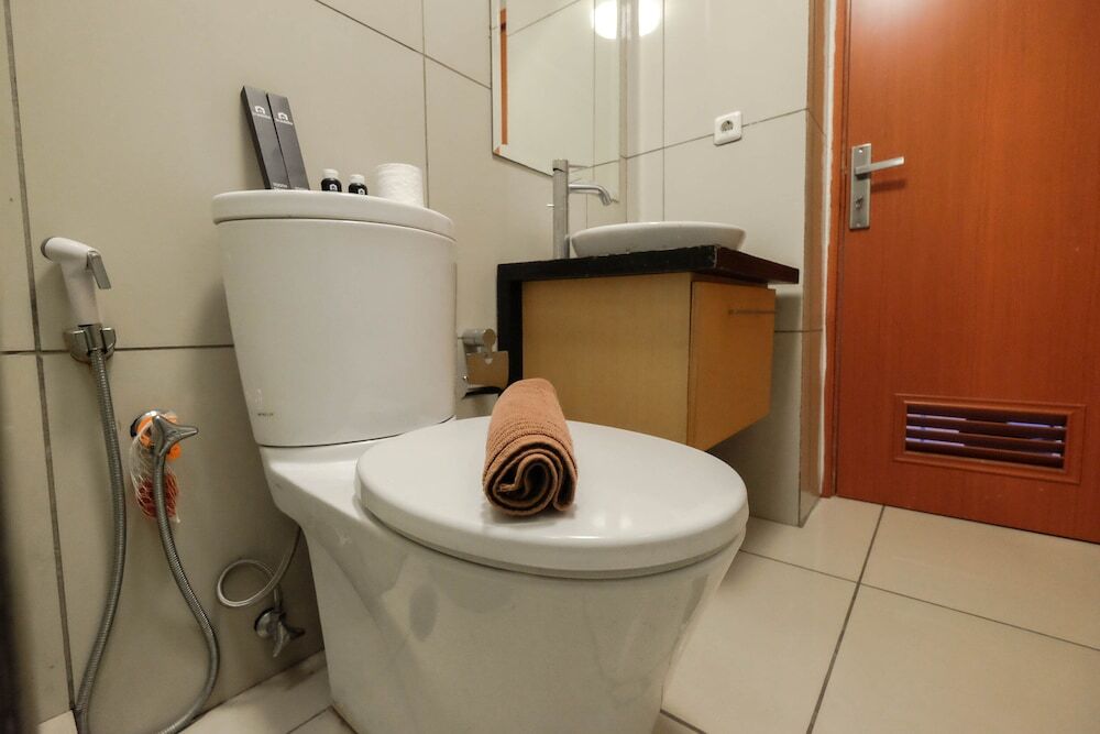 Джакарта: Spacious 1BR Two-Level Apartment at CityLofts Sudirman