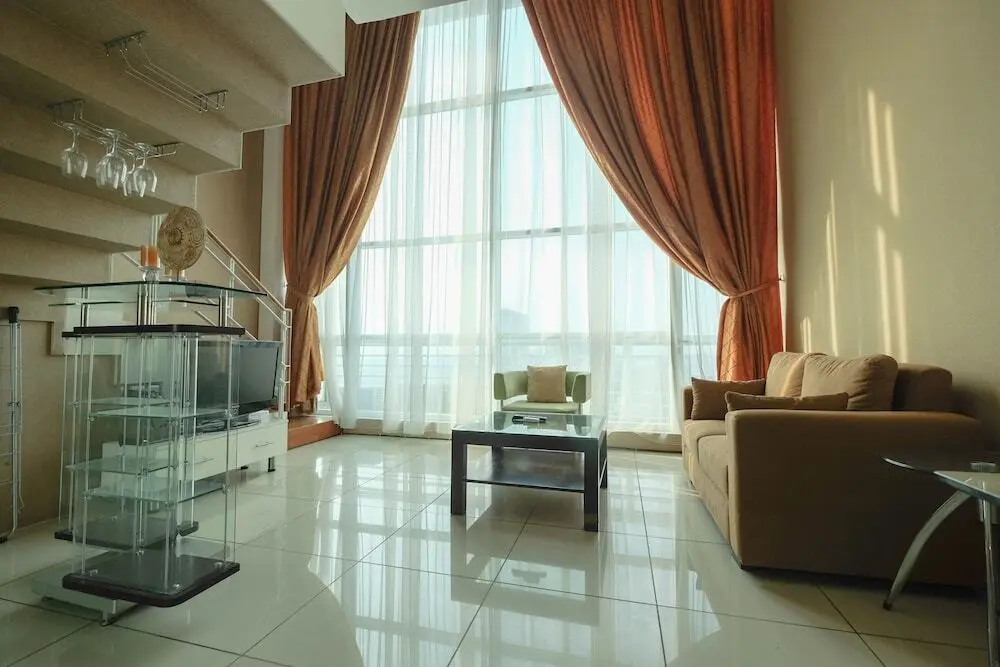 Джакарта: Spacious 1BR Two-Level Apartment at CityLofts Sudirman