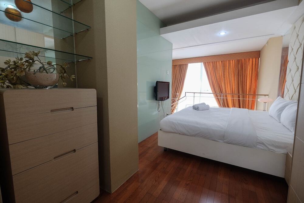 Джакарта: Spacious 1BR Two-Level Apartment at CityLofts Sudirman