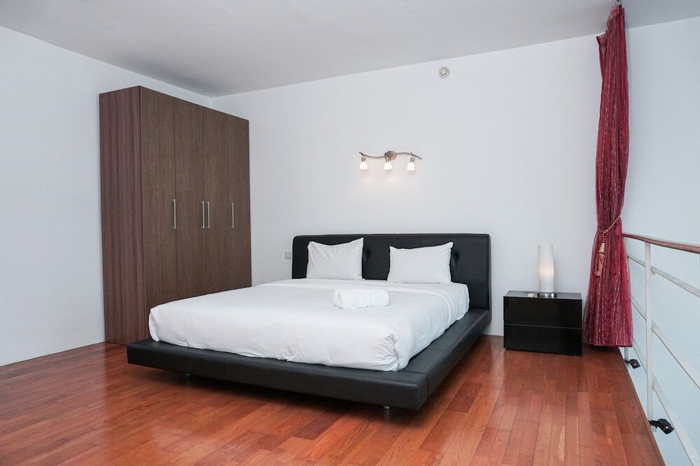 Elegant and Spacious 1BR Apartment at Citylofts Sudirman — фото 1
