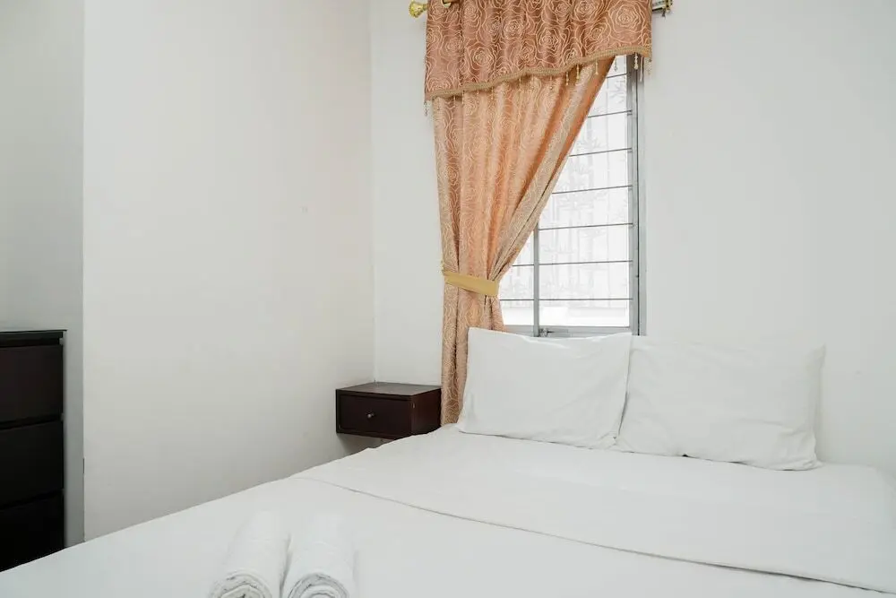 Джакарта: Classic and Warm 2BR Gading Mediterania Apartment