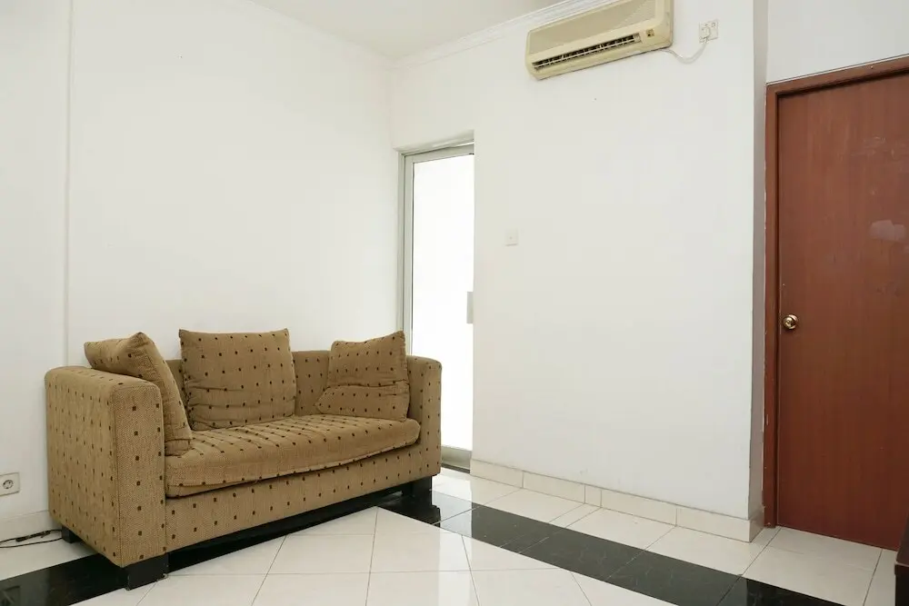 Джакарта: Classic and Warm 2BR Gading Mediterania Apartment