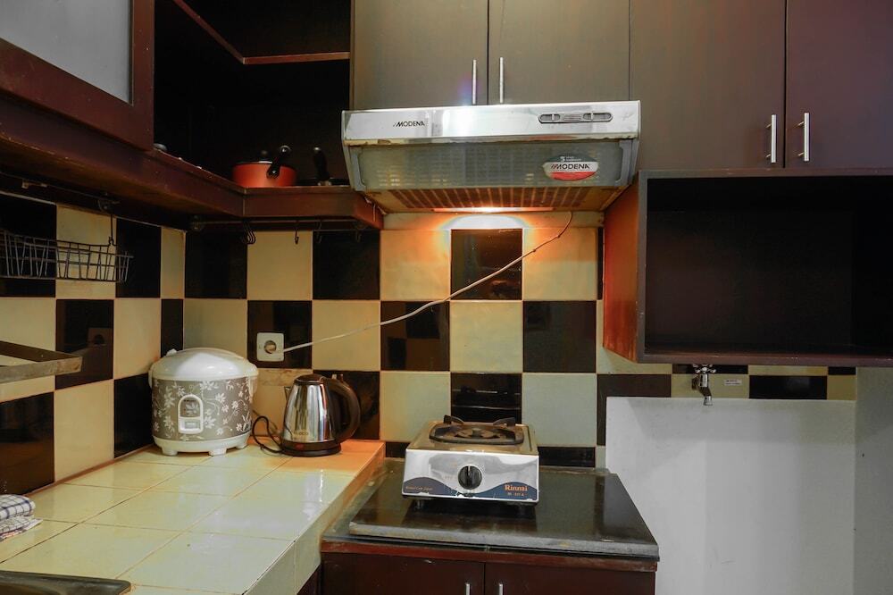 Джакарта: Classic and Warm 2BR Gading Mediterania Apartment