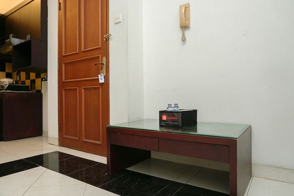 Джакарта: Classic and Warm 2BR Gading Mediterania Apartment
