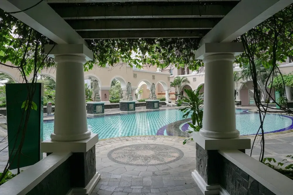 Джакарта: Classic and Warm 2BR Gading Mediterania Apartment