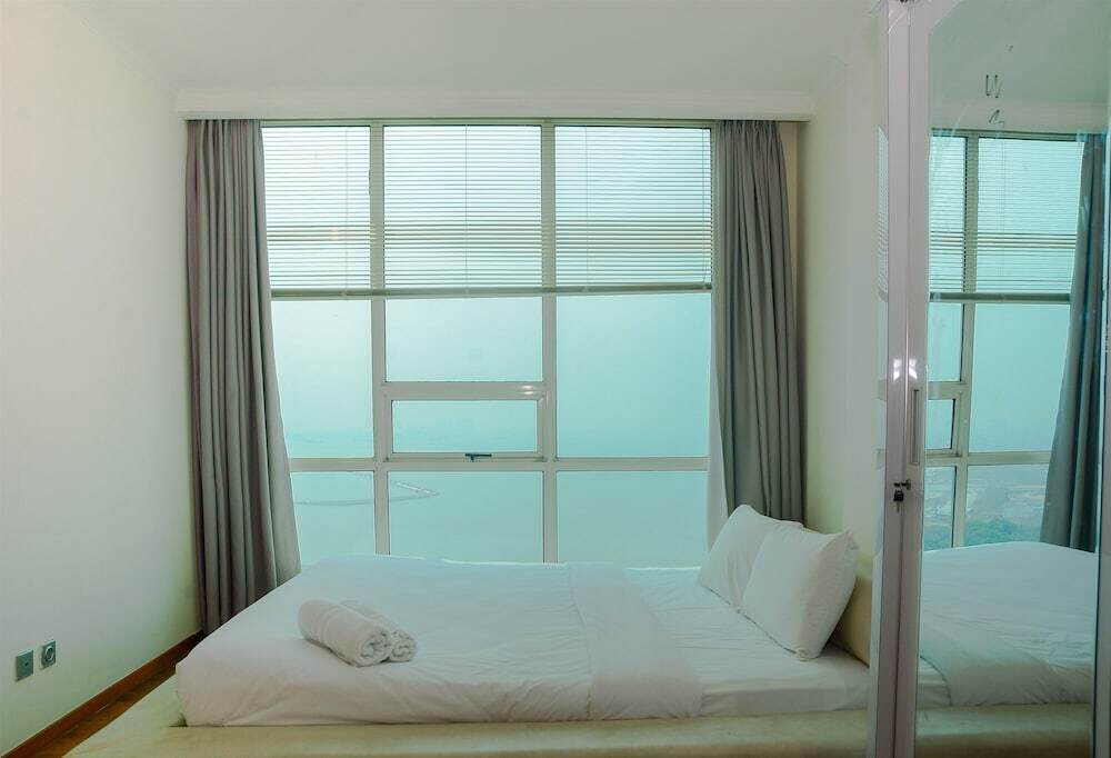 Big and Cozy 2BR Ancol Mansion Apartment — фото 1