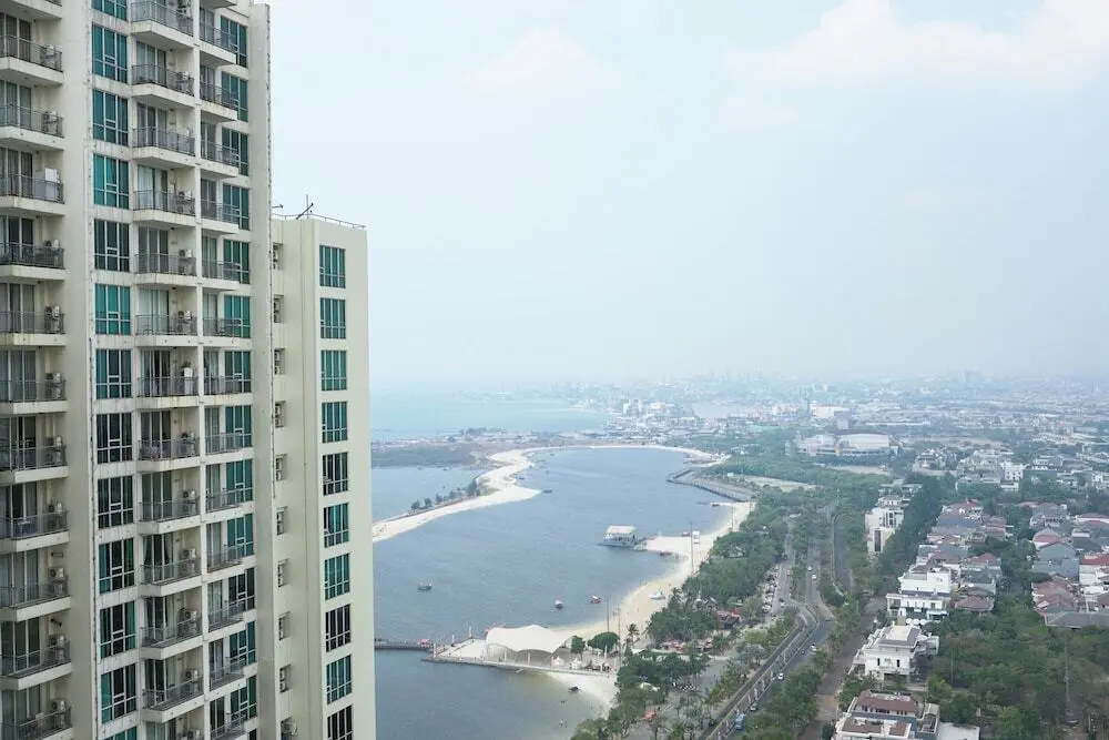Джакарта: 1BR Apartment with City View at Ancol Mansion