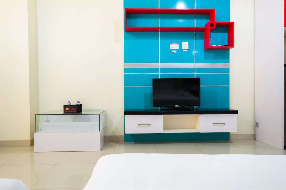 1BR Apartment with City View at Ancol Mansion — фото 1