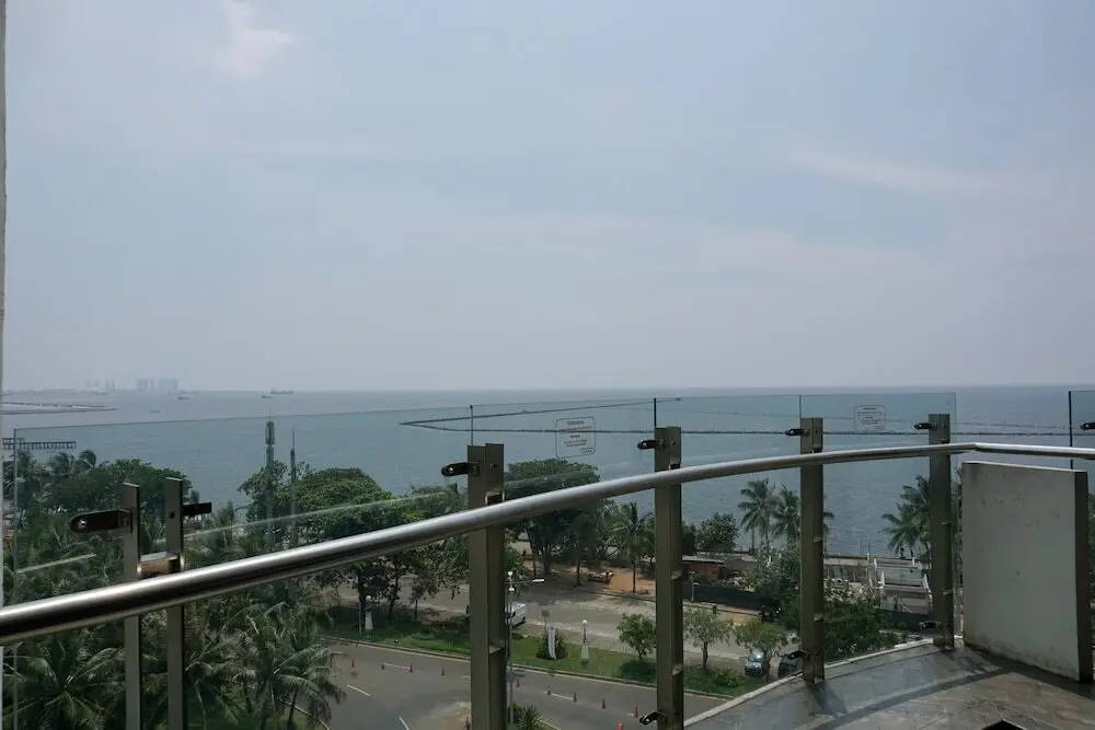Джакарта: Big and Cozy 2BR Apartment at Ancol Mansion