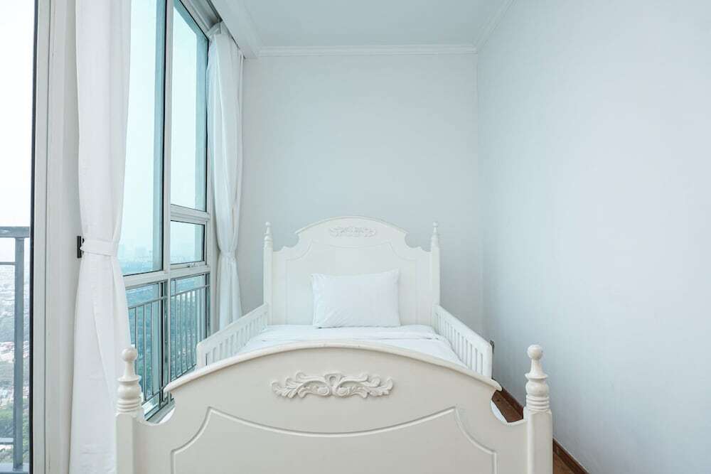 Big and Cozy 2BR Apartment at Ancol Mansion — фото 1