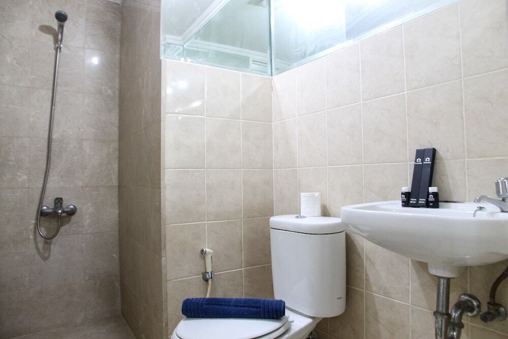 Джакарта: Minimalist 2br Green Bay Apartment