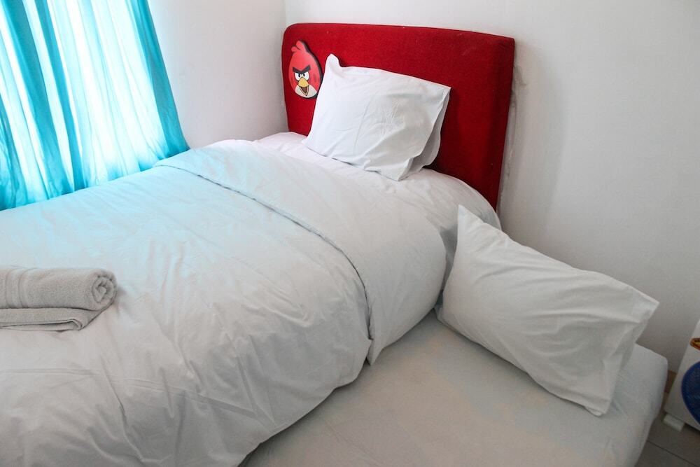 Джакарта: Minimalist 2br Green Bay Apartment