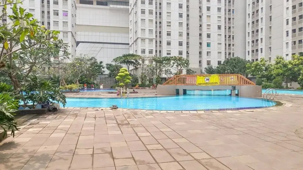 Джакарта: Green Bay Pluit Studio Apartment with 2 Single Beds