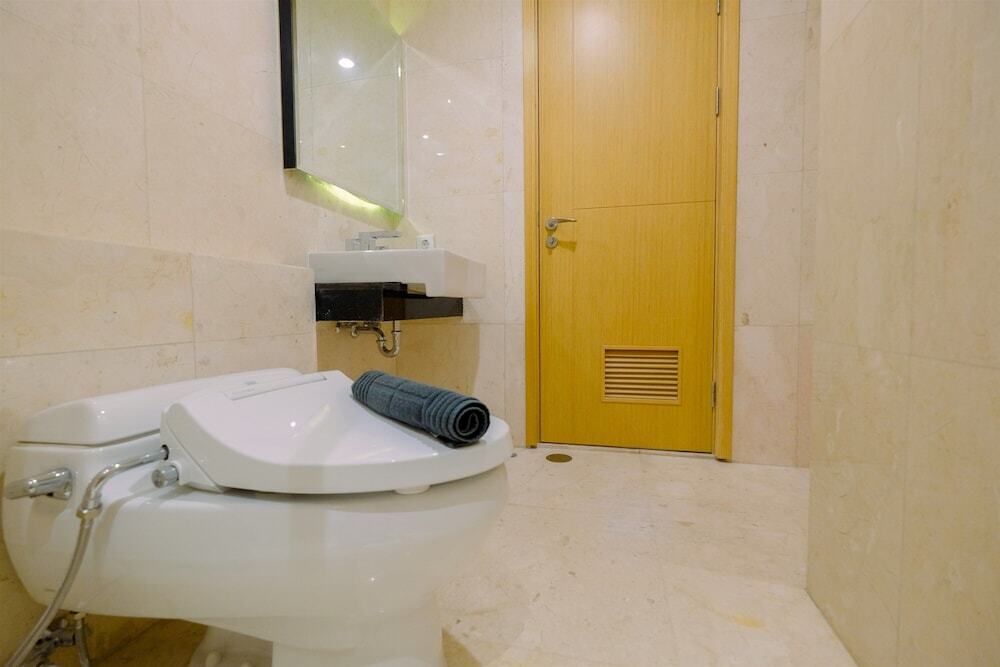 Джакарта: Spacious Studio Room at Capitol Suites Apartment