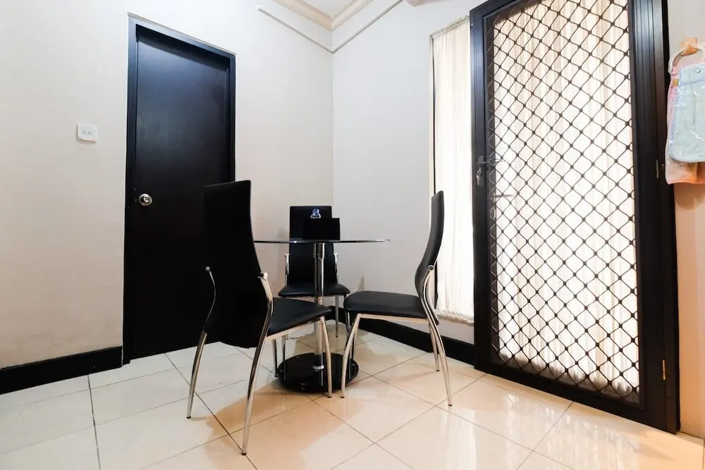 Джакарта: Cozy And Elegant 1br Apartment at Mediterania Boulevard