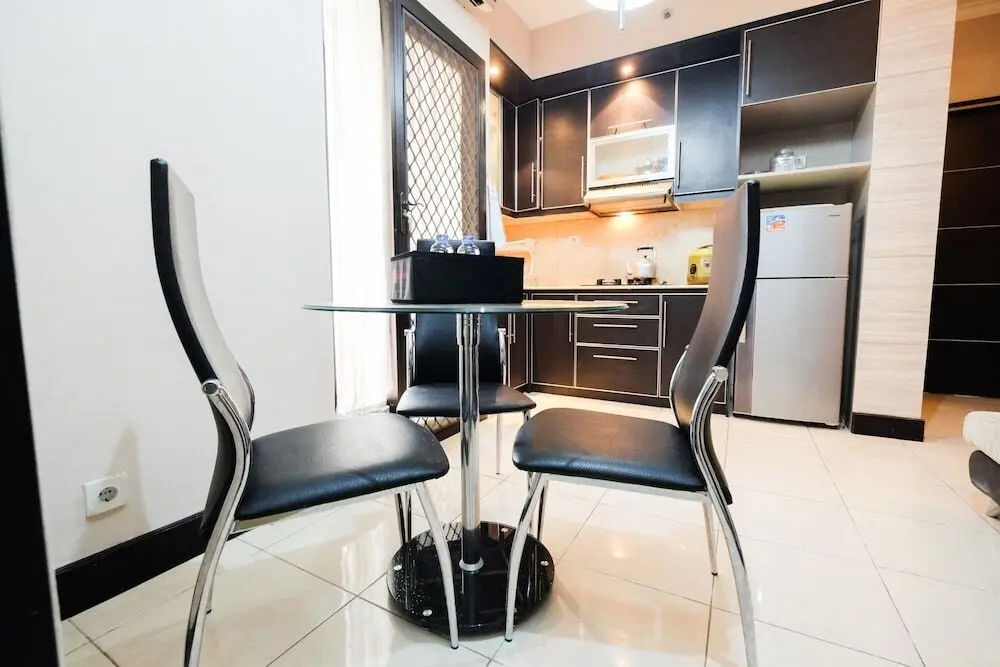 Джакарта: Cozy And Elegant 1br Apartment at Mediterania Boulevard