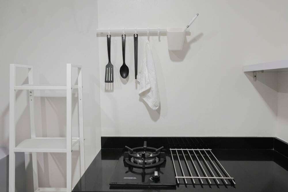 Джакарта: Modern 1BR Apartment at The Mansion Kemayoran