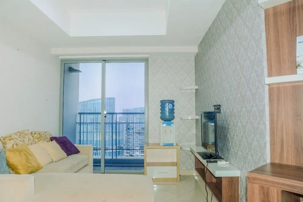 Джакарта: Modern and Comfy 2BR with Golf View at The Mansion Kemayoran