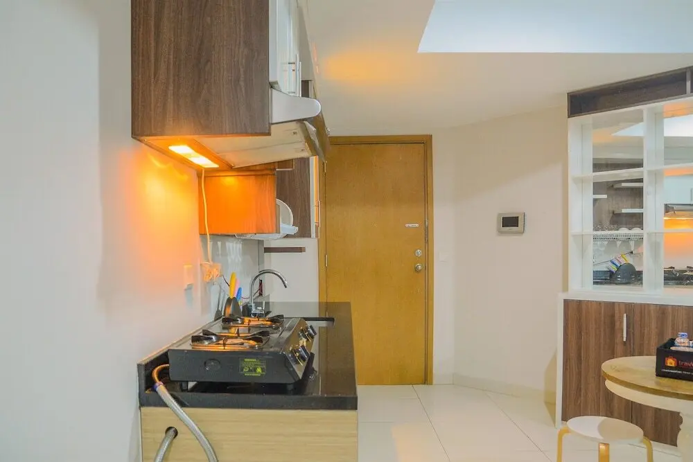 Джакарта: Modern and Comfy 2BR with Golf View at The Mansion Kemayoran