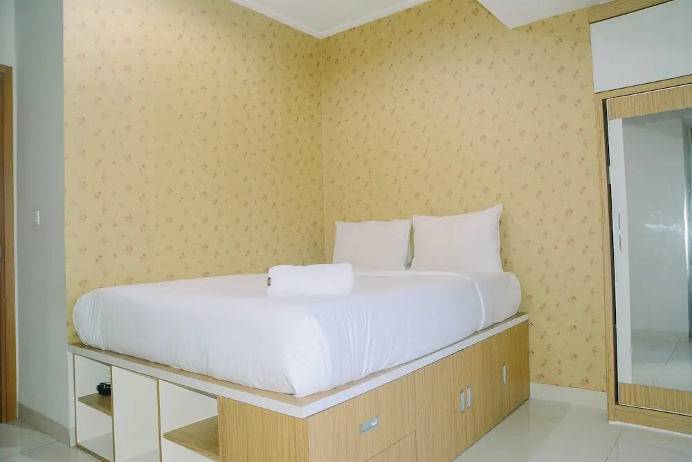 Джакарта: Modern and Comfy 2BR with Golf View at The Mansion Kemayoran