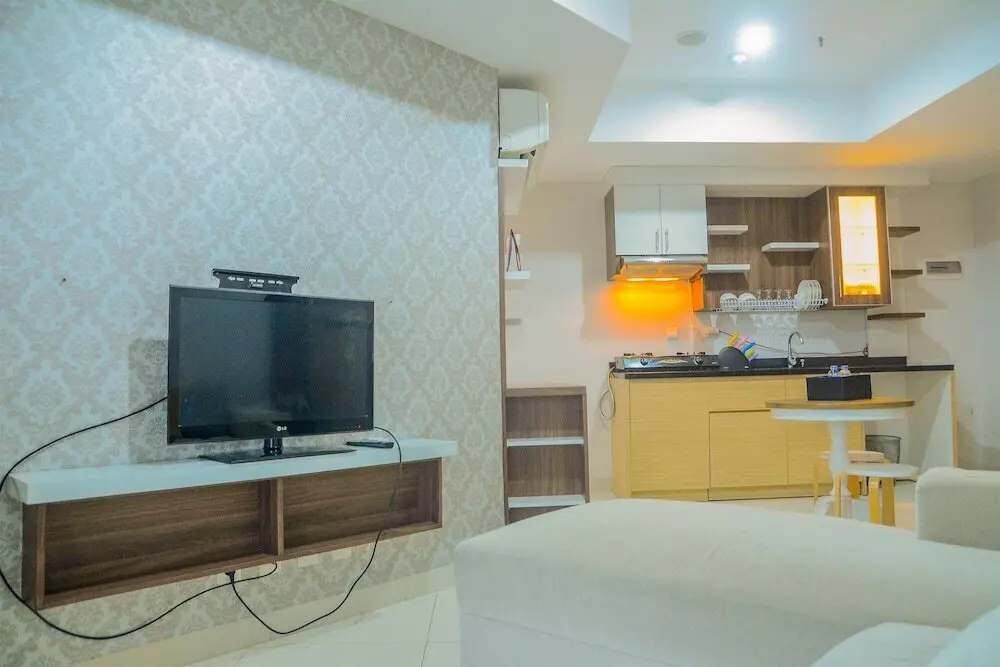 Джакарта: Modern and Comfy 2BR with Golf View at The Mansion Kemayoran