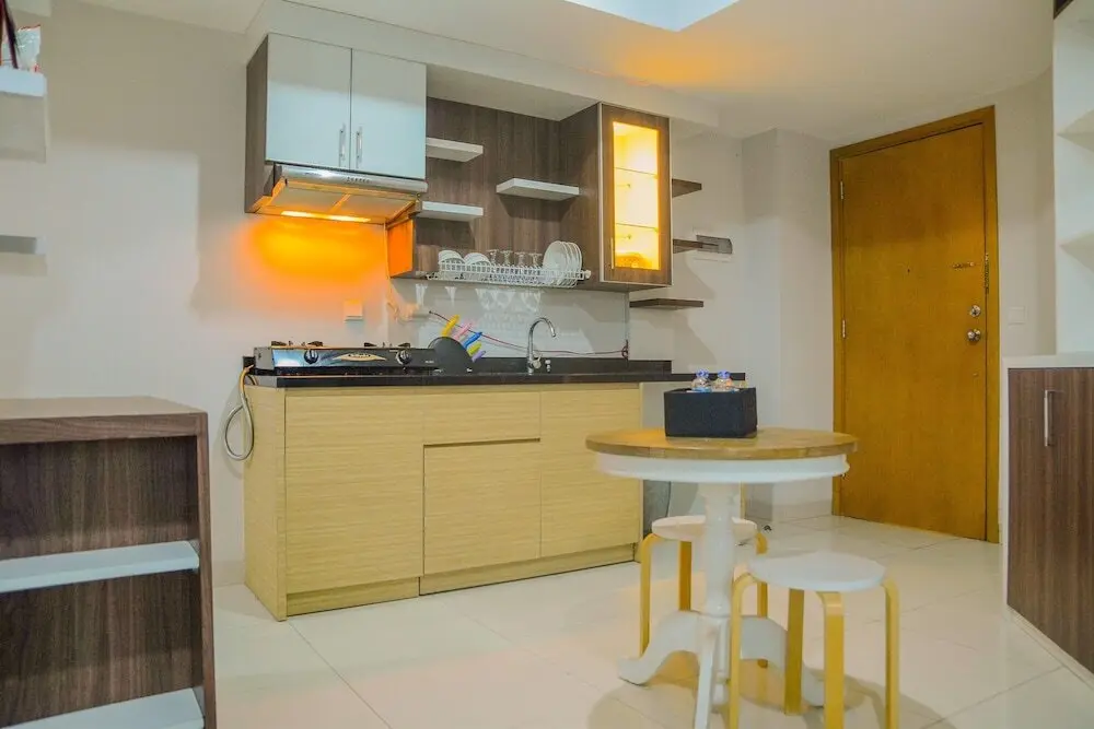 Джакарта: Modern and Comfy 2BR with Golf View at The Mansion Kemayoran