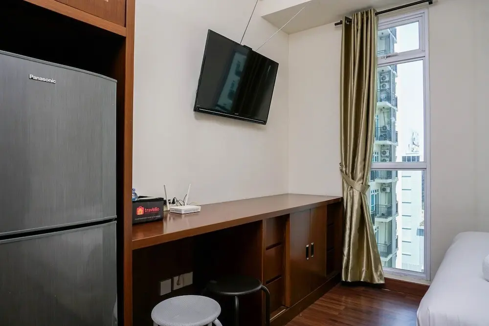 Джакарта: Homey Fully Furnished Studio Puri Orchard Apartment