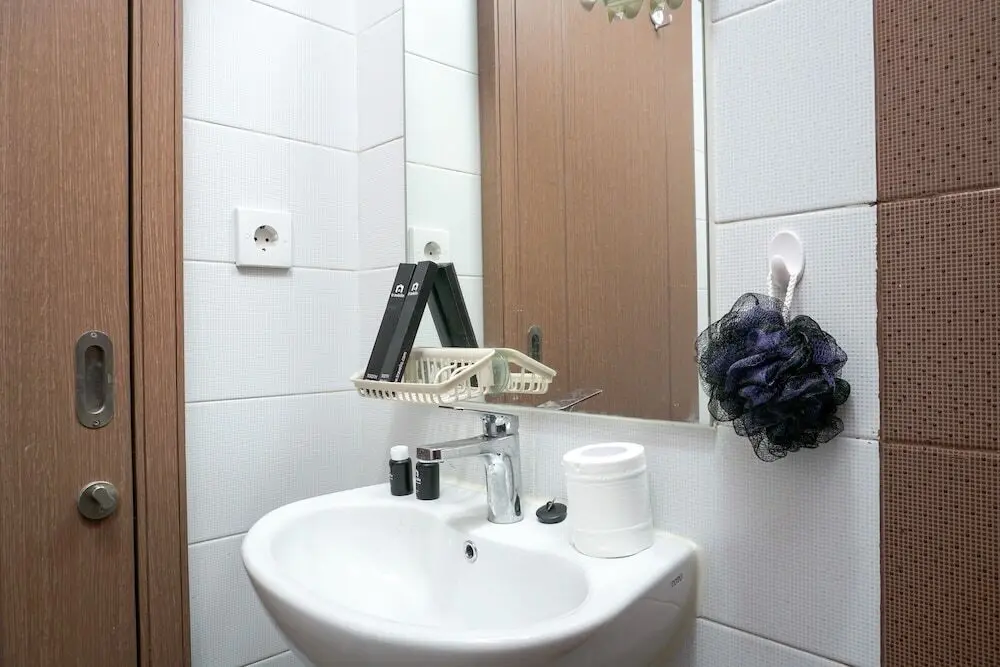 Джакарта: Homey Fully Furnished Studio Puri Orchard Apartment
