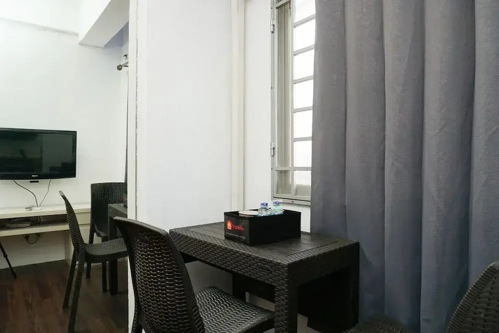 Джакарта: 2BR near Toll Soeta Airport at City Park Apartment