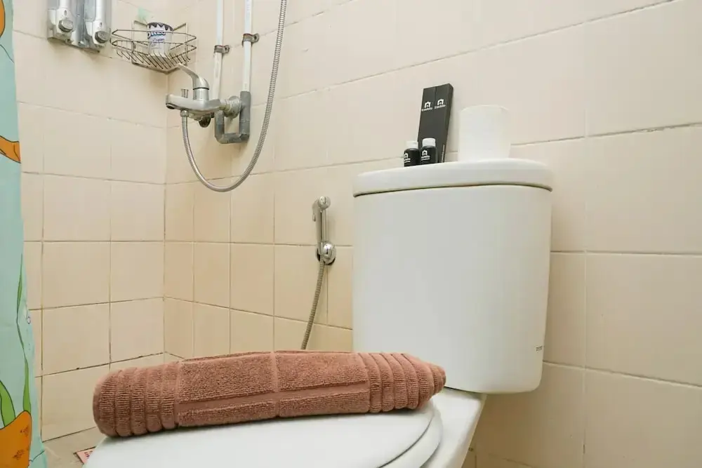 Джакарта: 2BR near Toll Soeta Airport at City Park Apartment