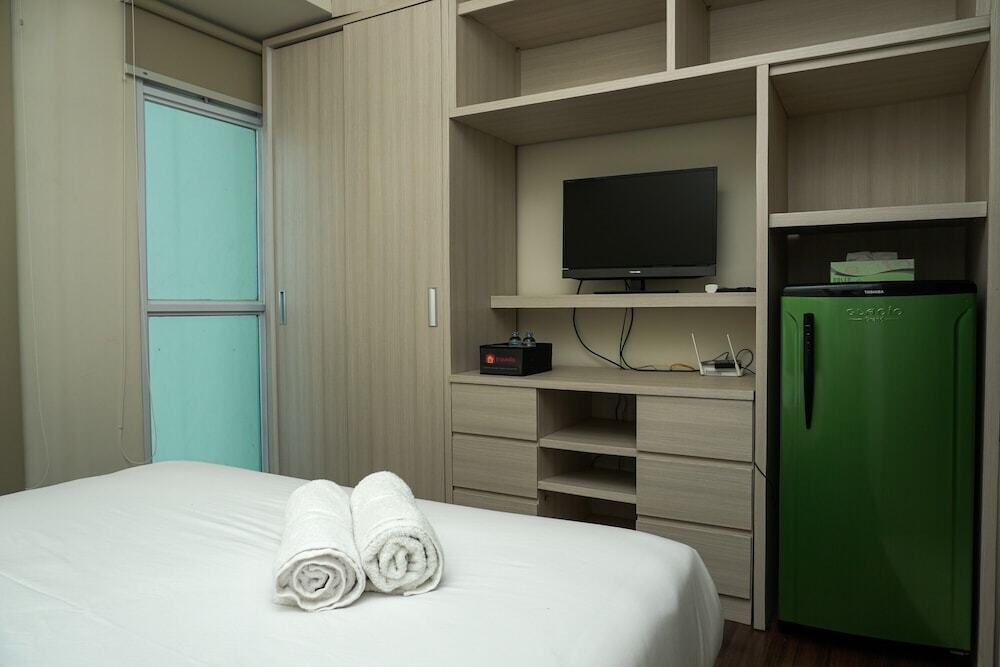 Джакарта: Furnished Studio with Pool View at Puri Orchard Apartment