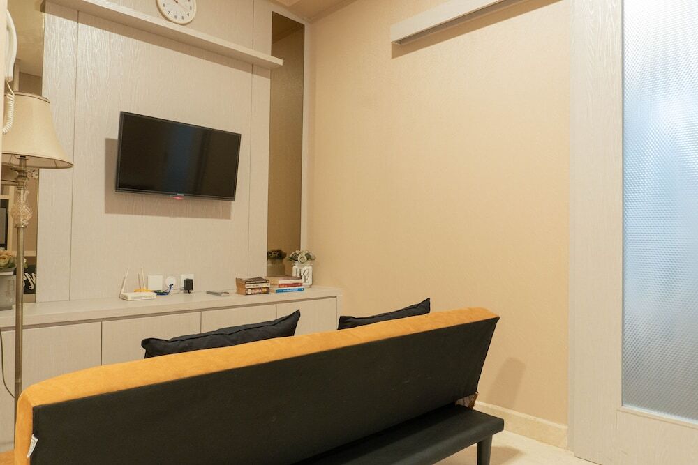 Джакарта: Cozy Puri Orchard Cedar Heights 1Br Apartment