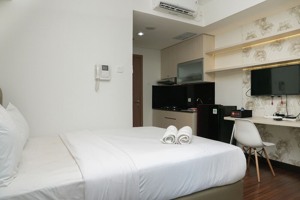 Pool View Studio Apartment at Puri Orchard — фото 1