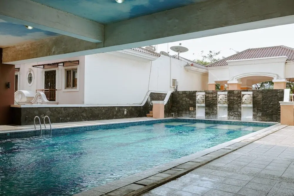 Джакарта: 2BR at City Resort Apartment near Airport Soetta