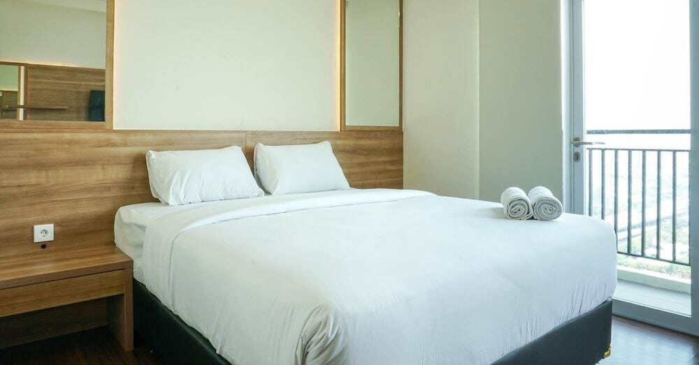 Джакарта: Modern And Fully Furnished Studio at Puri Orchard Apartment