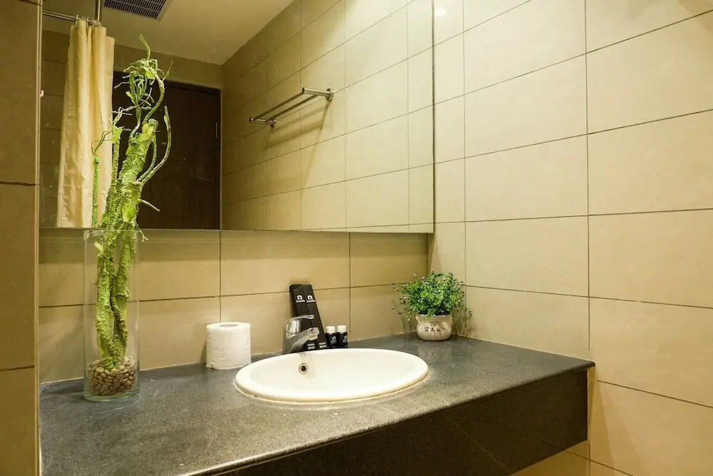 Джакарта: Spacious Studio at Pasar Baru Mansion Apartment
