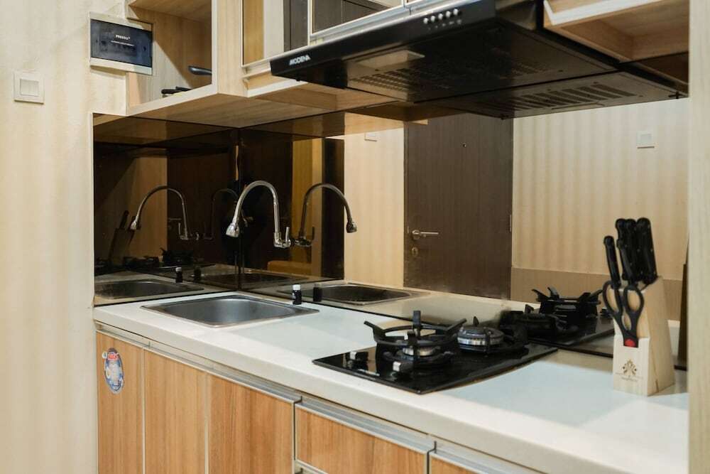 Джакарта: Homey 2BR at Pasar Baru Mansion Apartment